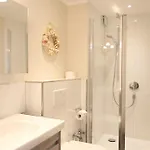 Modern Eingerichtete, Komfortable 2-zimmer-wohnung Im 2. Og *