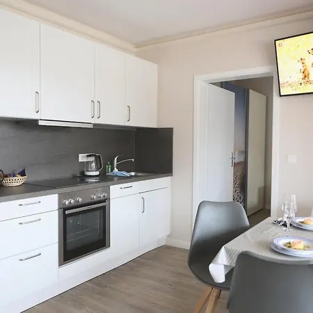 Modern Eingerichtete, Komfortable 2-zimmer-wohnung Im 2. Og * ヴェスターラント