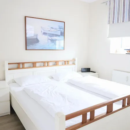 アパート Modern Eingerichtete, Komfortable 2-zimmer-wohnung Im 2. Og *