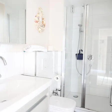 Modern Eingerichtete, Komfortable 2-zimmer-wohnung Im 2. Og * ヴェスターラント